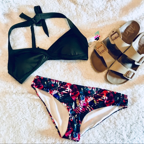 🔴4 for 25🔴 NWT VS PINK Bikini Top - Picture 2 of 5